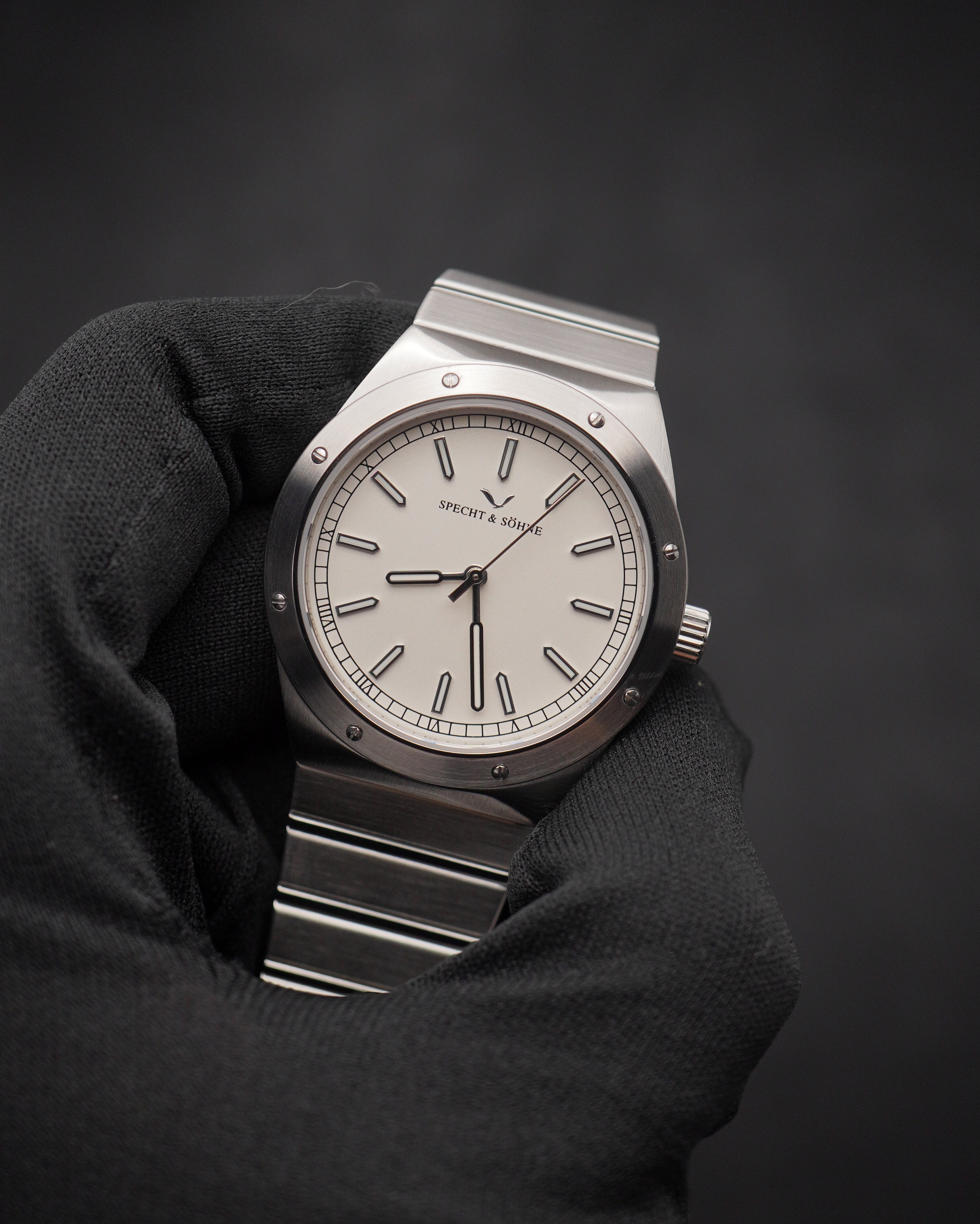 Specht & Sohne SP0033 automatic, the only 100m water resistant watch in the PrimeTimepiece catalogue