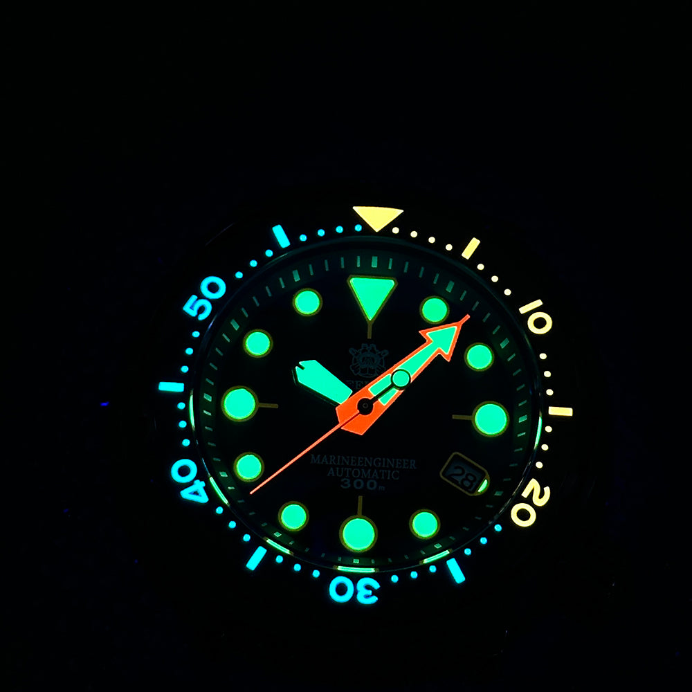 STEELDIVE SD1975XV dial glowing blue and green in the dark with an orange seconds hand