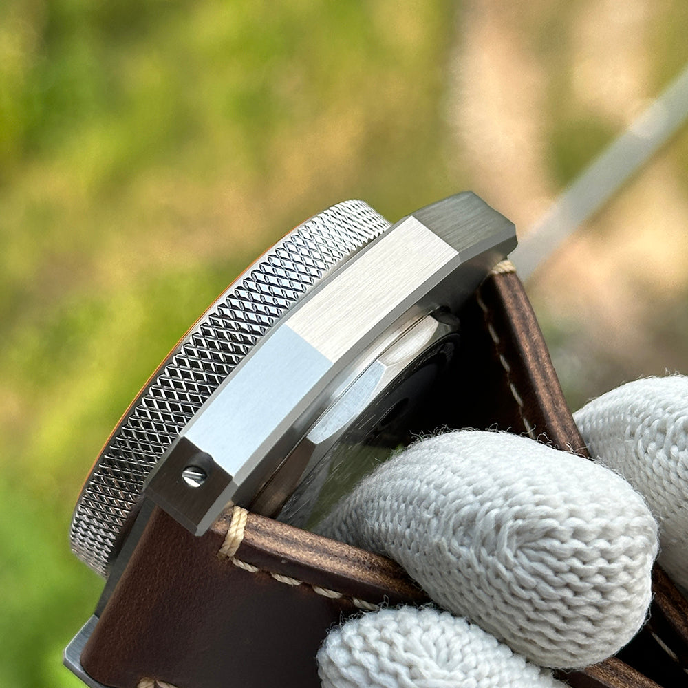 Case and bracelet profile of the STEELDIVE SD2212 showing its 17.5mm thickness