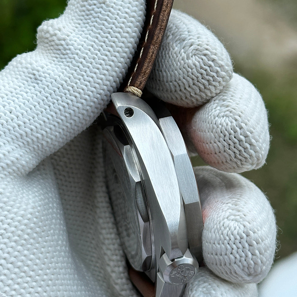 Case profile of the STEELDIVE SD2211 showing its 16mm thickness and lug shape