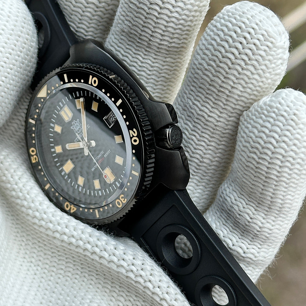 Angled view of the STEELDIVE SD1970X on a black rubber strap