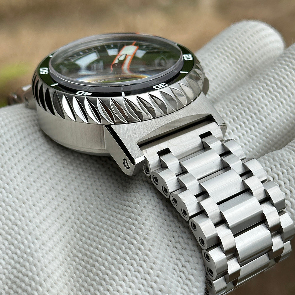 Case and bracelet profile of the STEELDIVE SD1982F showing its 22.6mm thickness