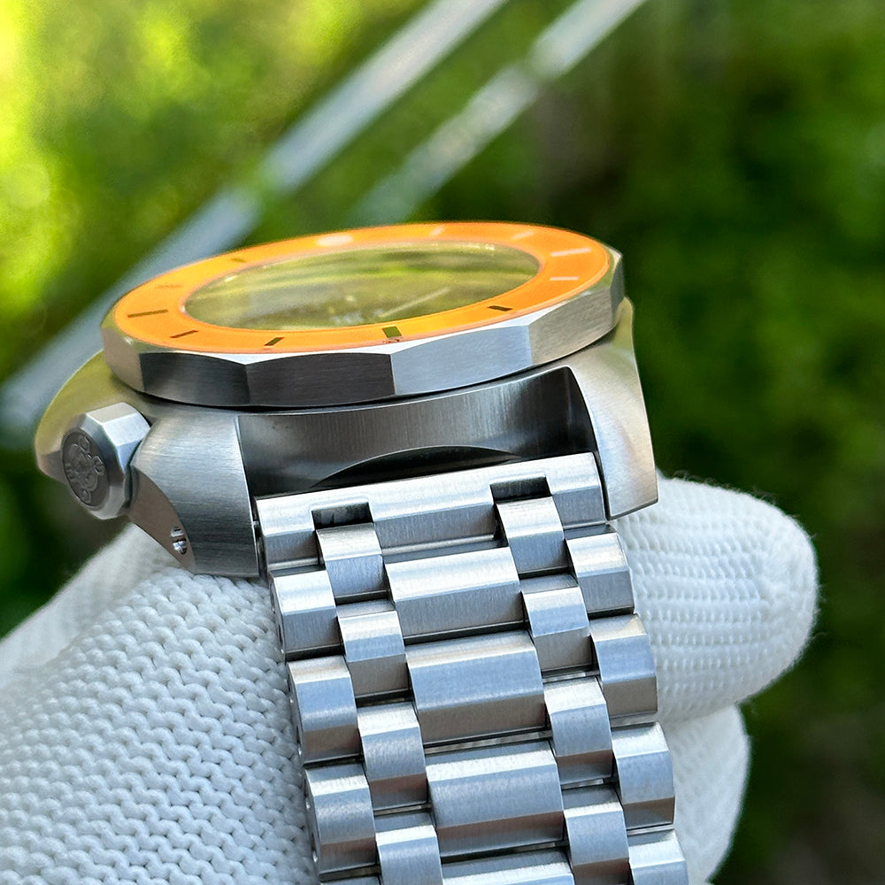 Side profile of the STEELDIVE SD2211 on its steel tank bracelet