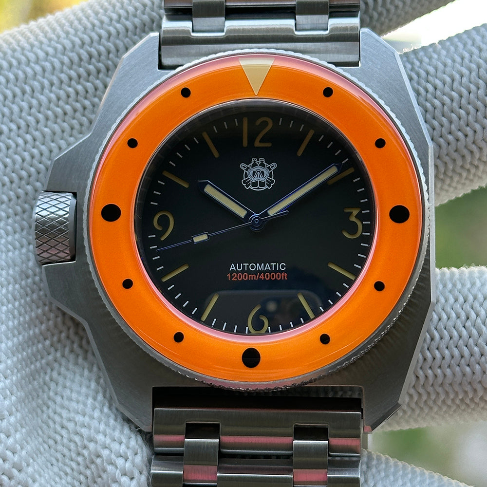 STEELDIVE SD2212 dial close-up on a steel tank bracelet, marked Automatic 1200m 4000ft