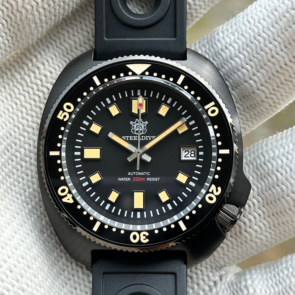 STEELDIVE SD1970X front view on black rubber, dial marked Automatic Water 200m Resist