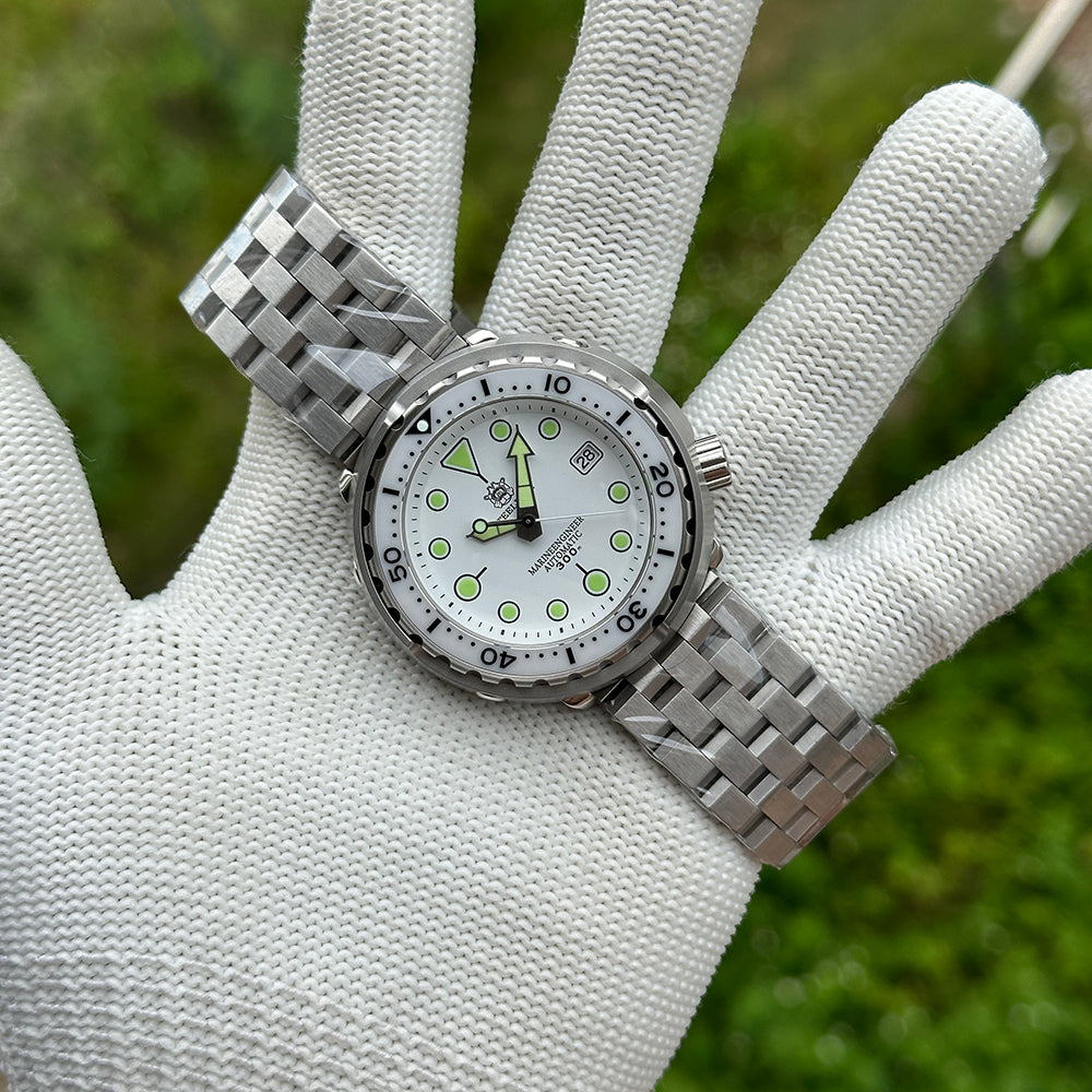 STEELDIVE SD1975B white dial and steel bracelet held in a gloved hand