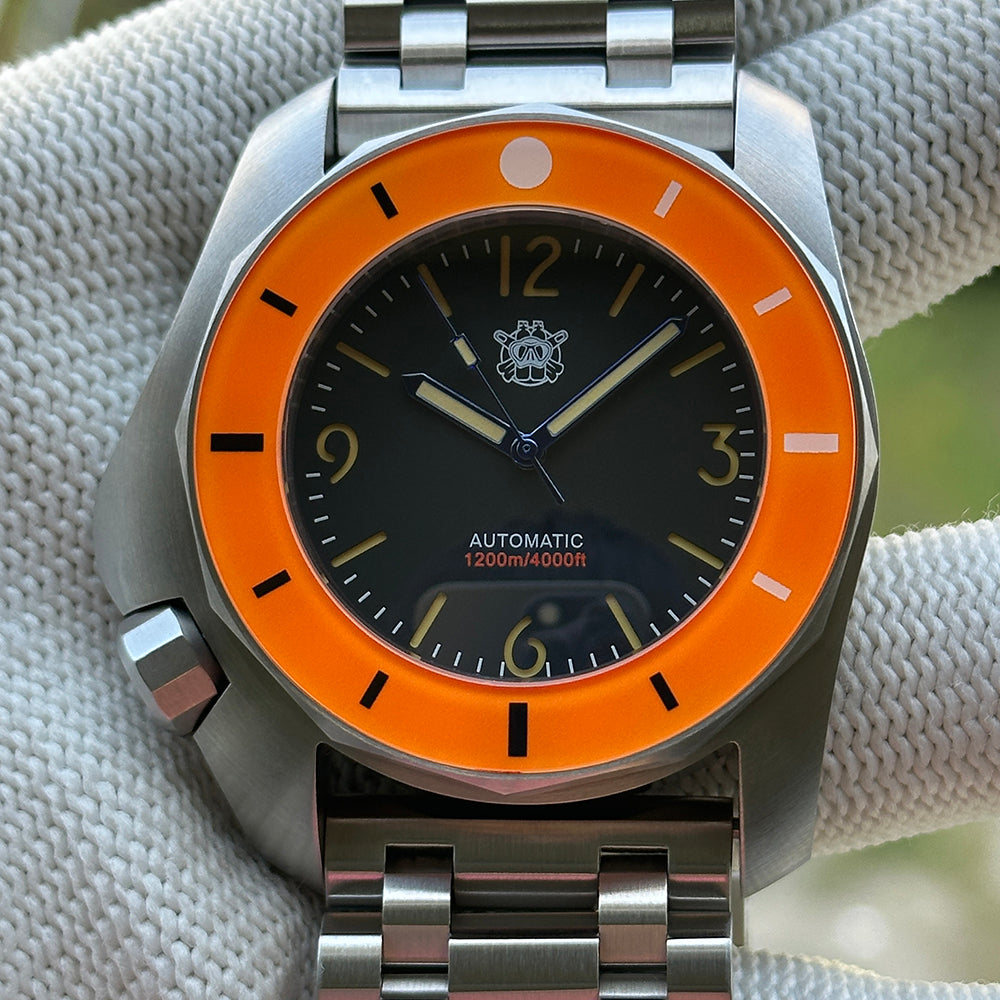 STEELDIVE SD2211 dial and orange bezel close-up on a steel tank bracelet