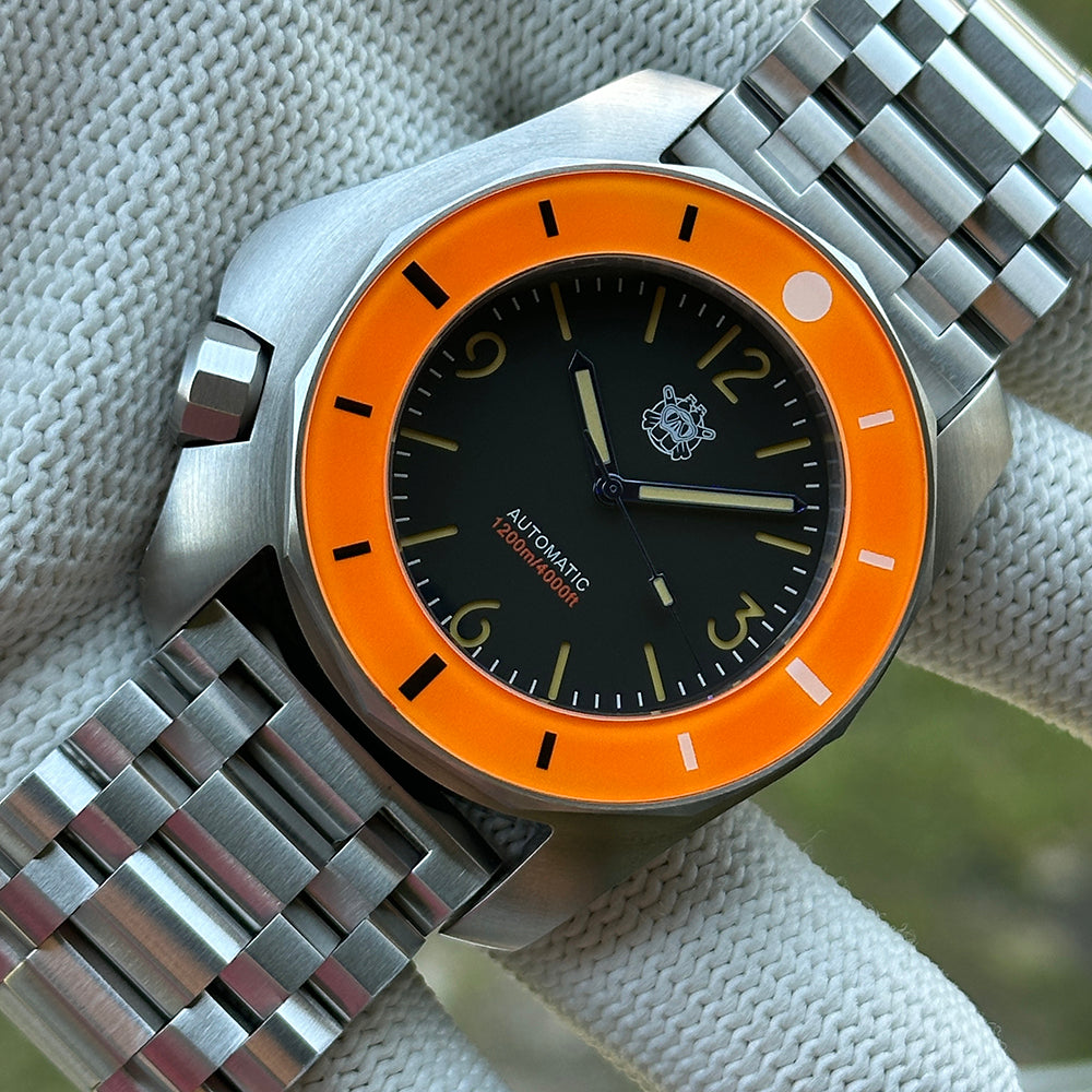 STEELDIVE SD2211 front view on a steel tank bracelet showing the date window