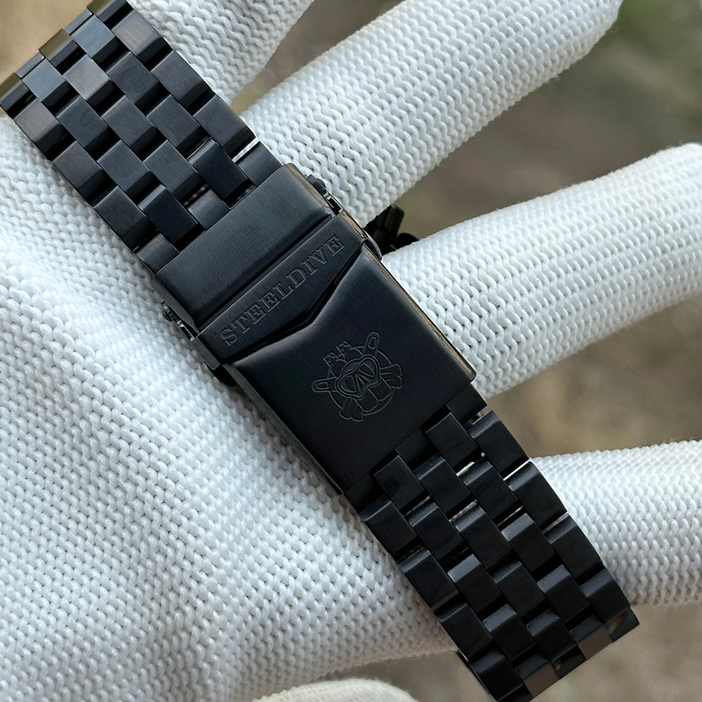 Black PVD bracelet clasp for the STEELDIVE SD1975XV engraved with the SteelDive emblem