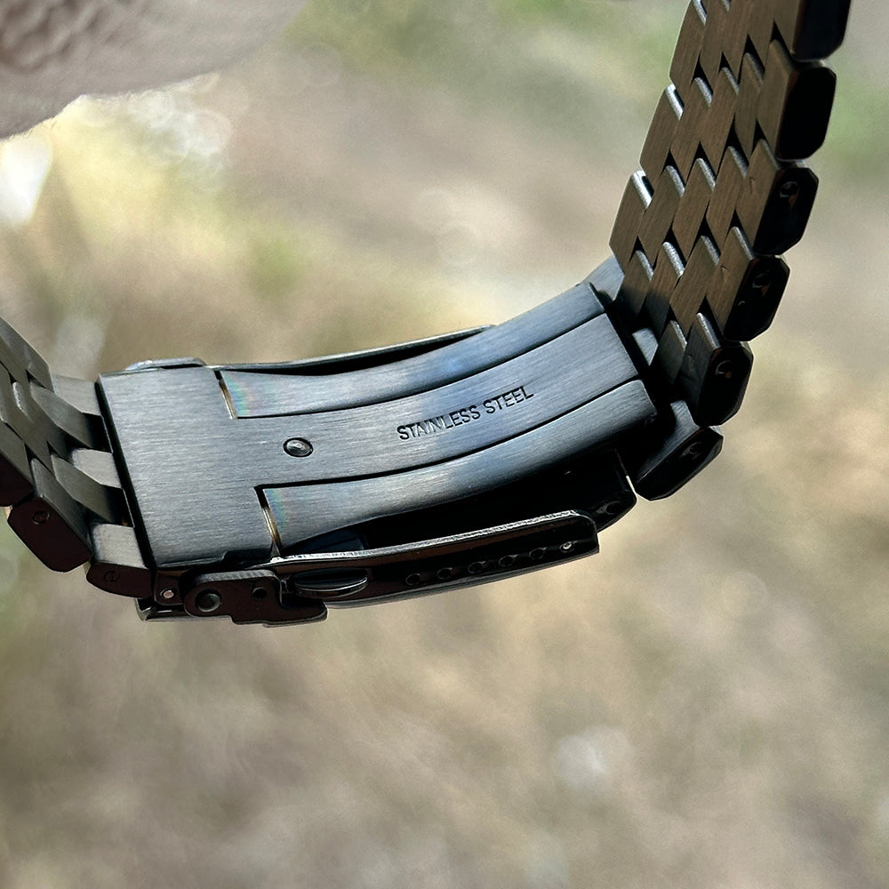 Brushed clasp detail on the SD1975XV bracelet marked Stainless Steel