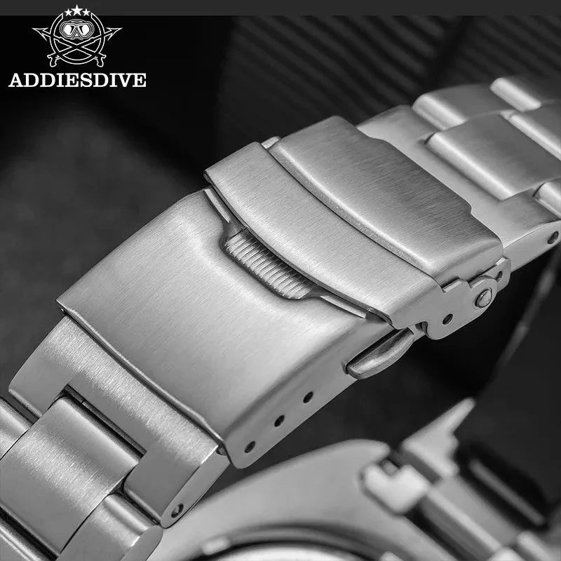 ADDIESDIVE AD2507 turtle-style diver quartz close-up of steel bracelet and engraved folding clasp with diver's extension