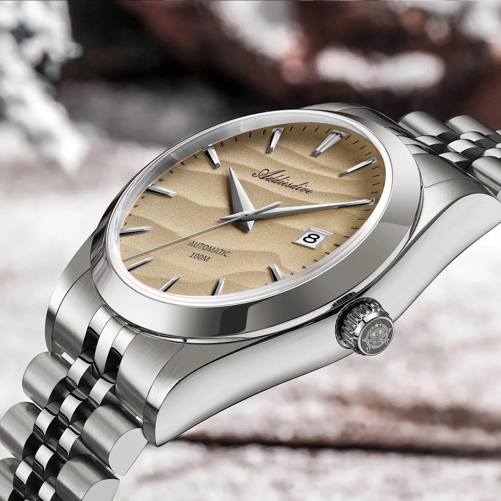 ADDIESDIVE 39MM automatic watch with sand wave-textured dial, silver case and steel bracelet, lifestyle shot
