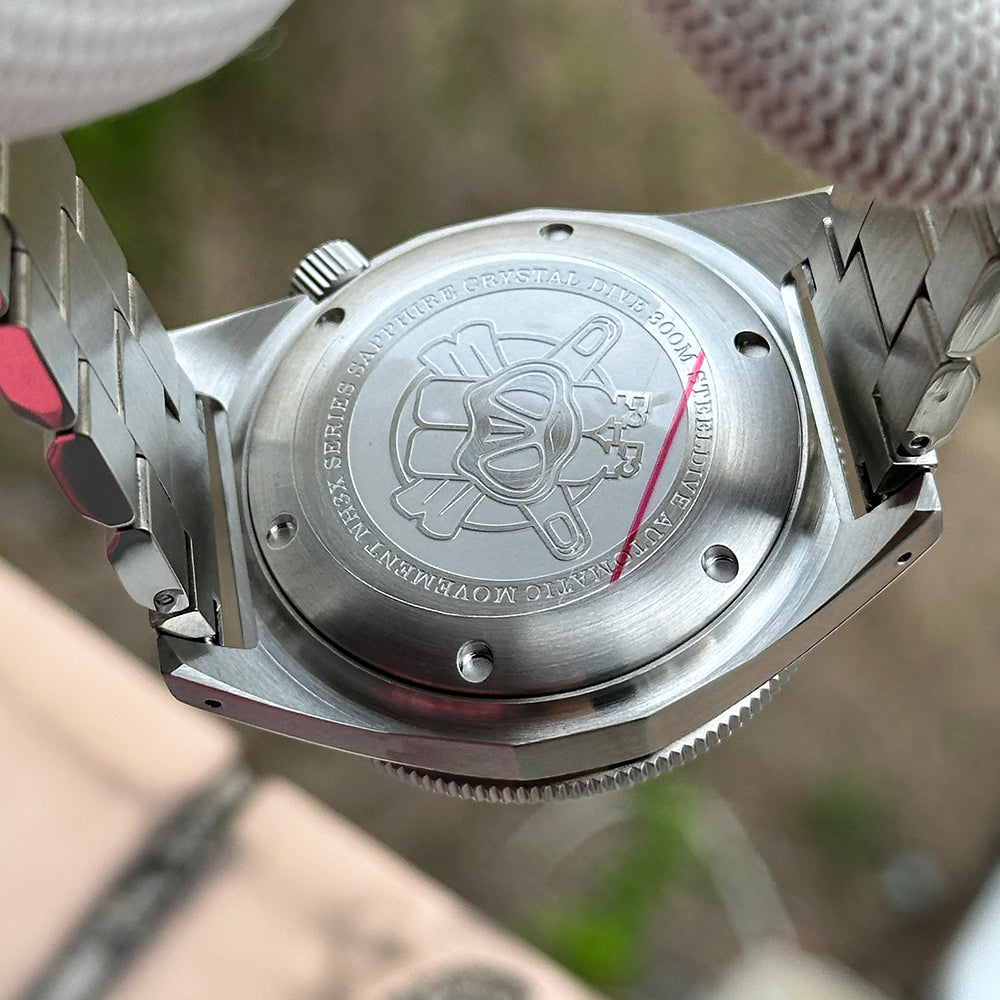 Engraved caseback of the STEELDIVE SD1929V reading Sapphire Crystal, Dive 300M, Automatic Movement NH3X