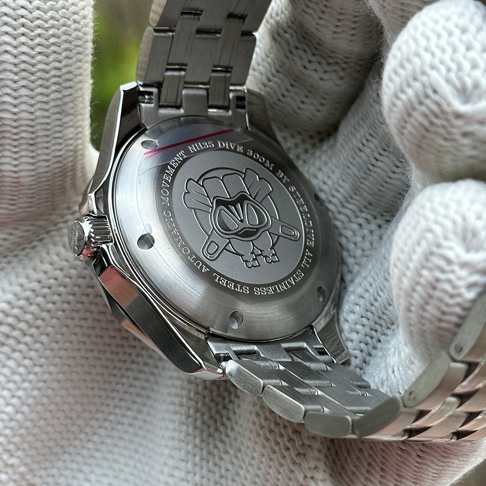 Engraved caseback of the STEELDIVE SD1957L reading All Stainless Steel, Automatic Movement NH35, Dive 300M