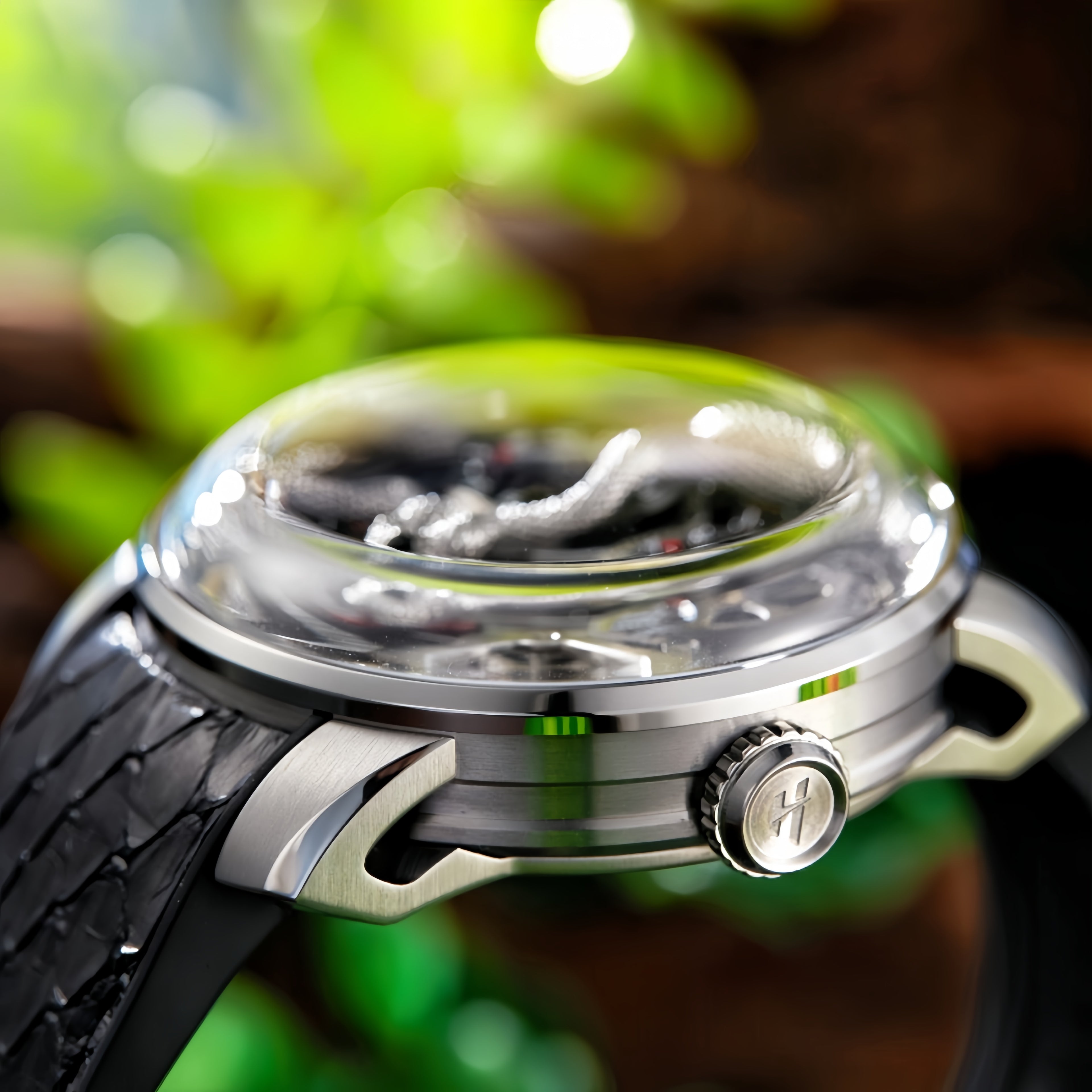 Lucky Harvey ZLS203-2 silver snake automatic watch side profile showing domed sapphire crystal and H crown