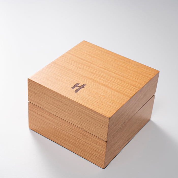 Lucky Harvey ZLS402-2 wooden presentation box with engraved H logo on white surface