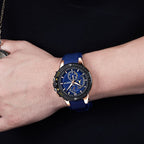 MEGIR 2095 men's chronograph watch on the wrist, rose-gold case with blue dial and blue silicone strap