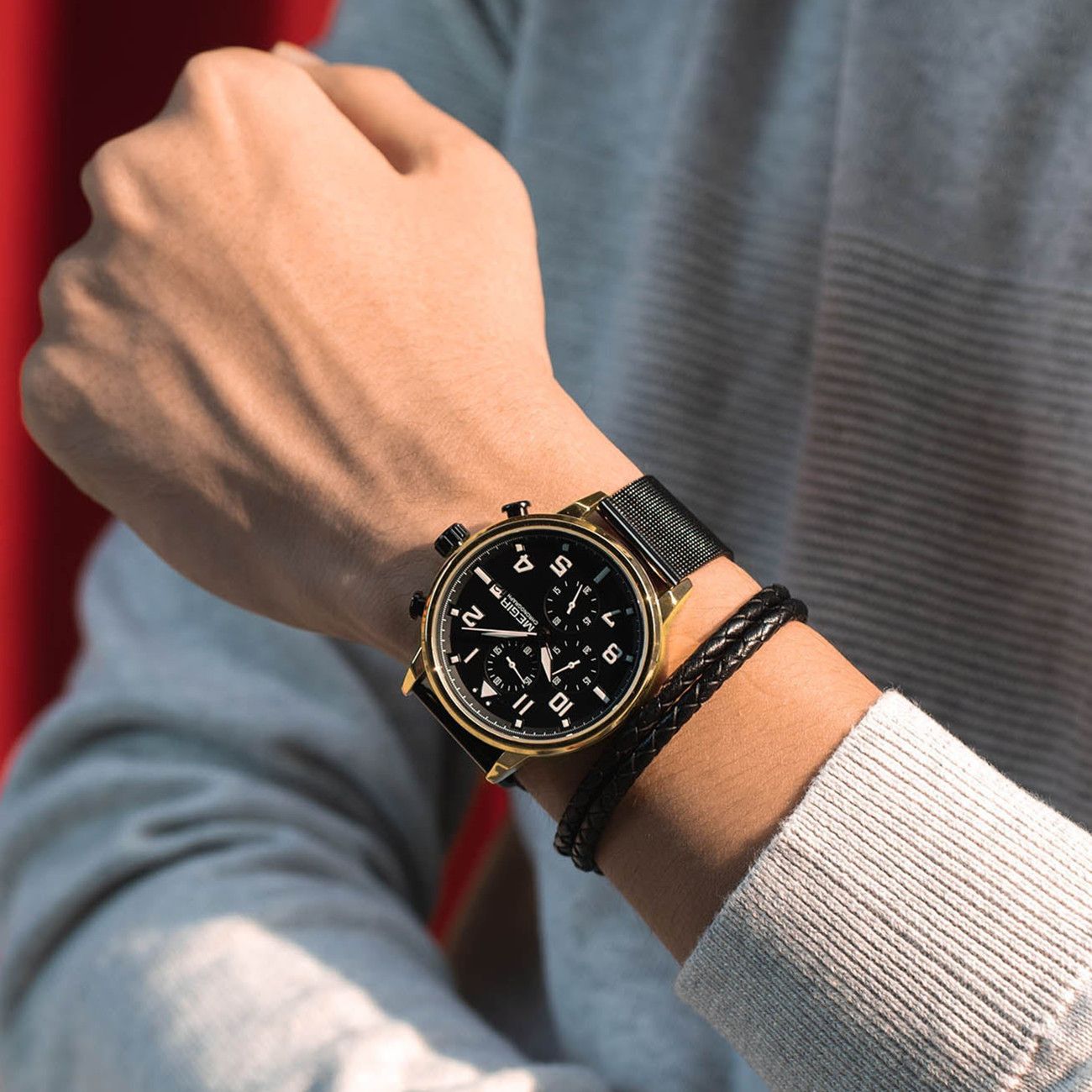 MEGIR 2157 men's chronograph watch on the wrist, gold case with black dial and black mesh bracelet