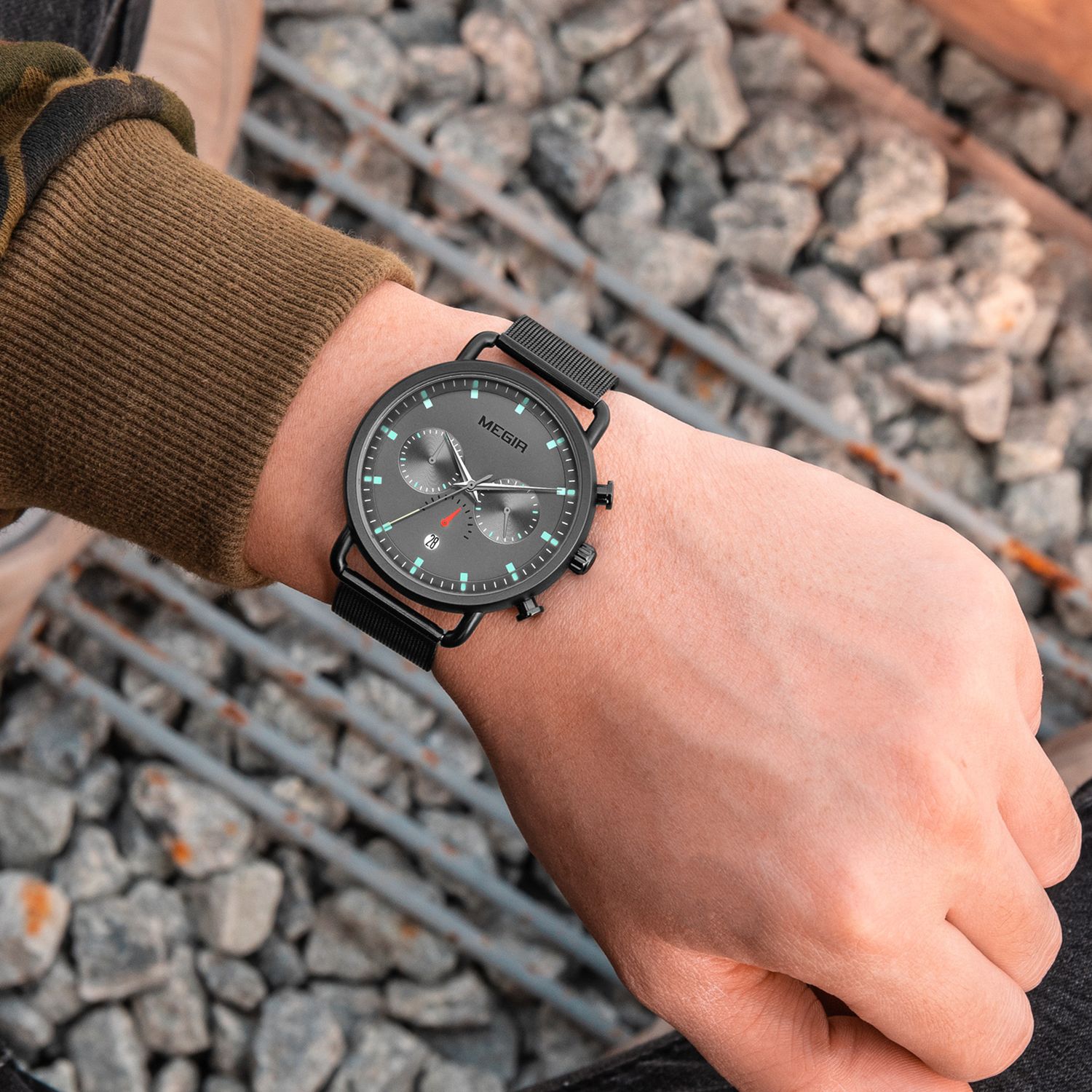 MEGIR 2159 men's chronograph watch on the wrist, black case with grey dial and black mesh bracelet
