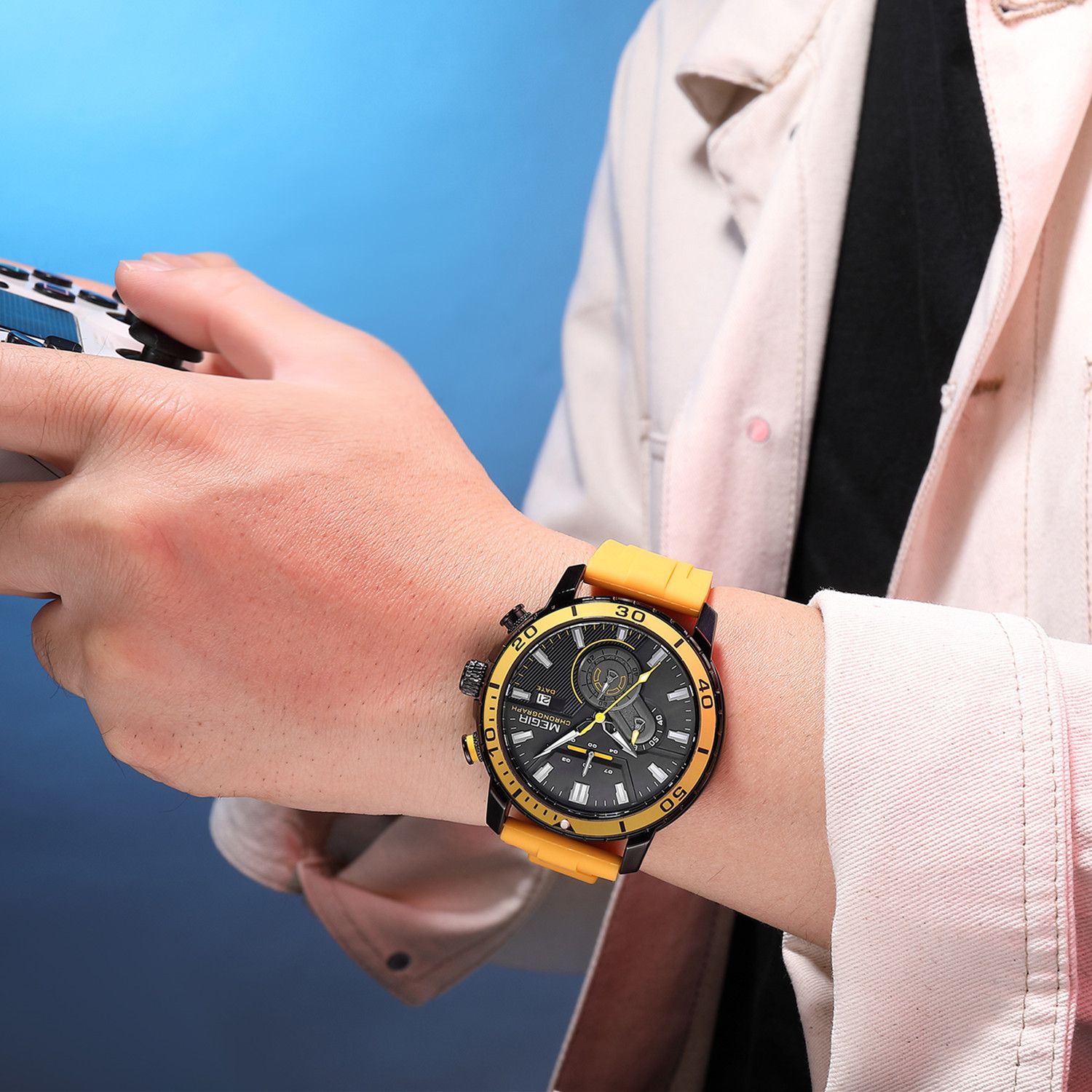 MEGIR 2224 men's chronograph watch on the wrist, black case with black dial, yellow bezel and yellow silicone strap