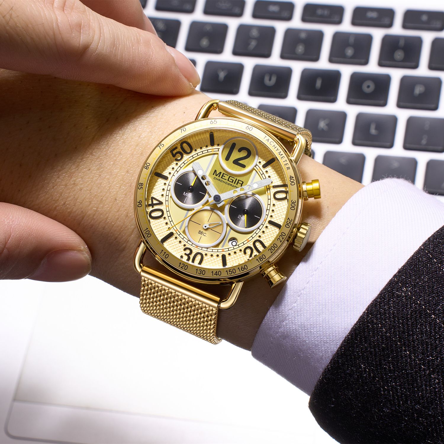 MEGIR 2249 men's chronograph watch on the wrist, gold-tone case with gold dial and gold mesh bracelet