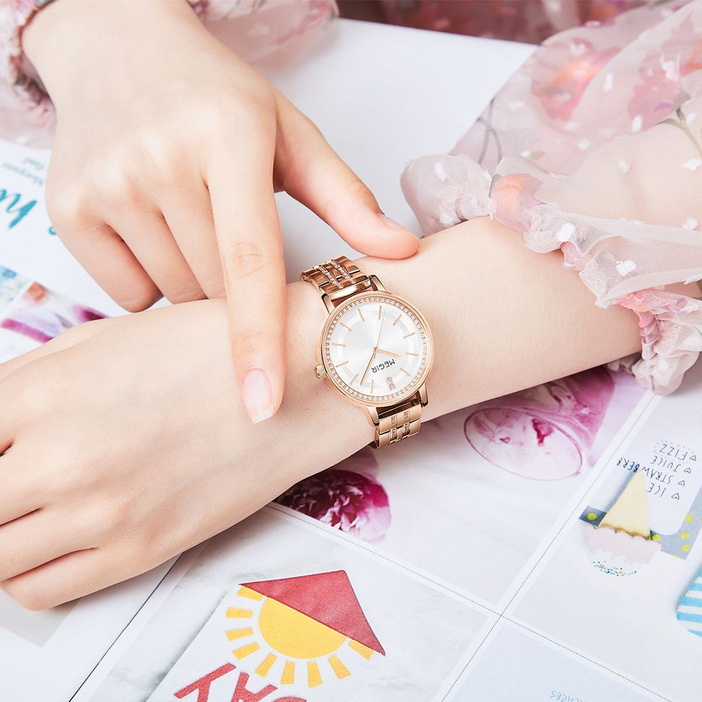 MEGIR 7012 quartz watch on the wrist, rose-gold case, silver-white dial and rose-gold bracelet, with magazine