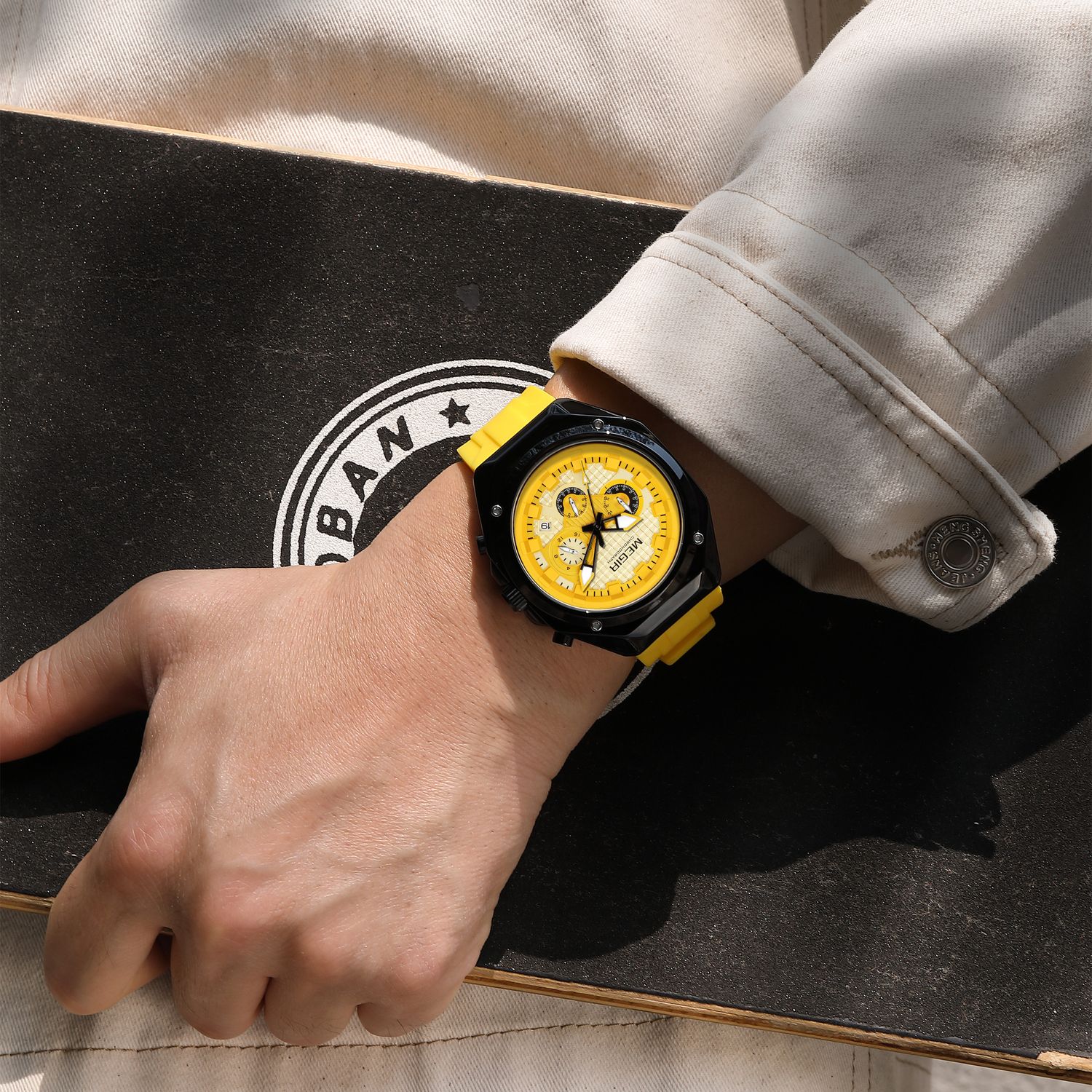 MEGIR 8118 chronograph watch on the wrist, black case, yellow dial and yellow silicone strap