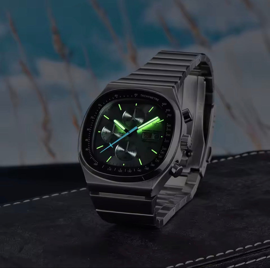 Pagani Design PD-1819 lume demonstration with green glowing hands and hour markers