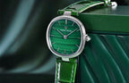 Pagani Design PD-1825 malachite dial close angle showing stone grain and applied stick markers