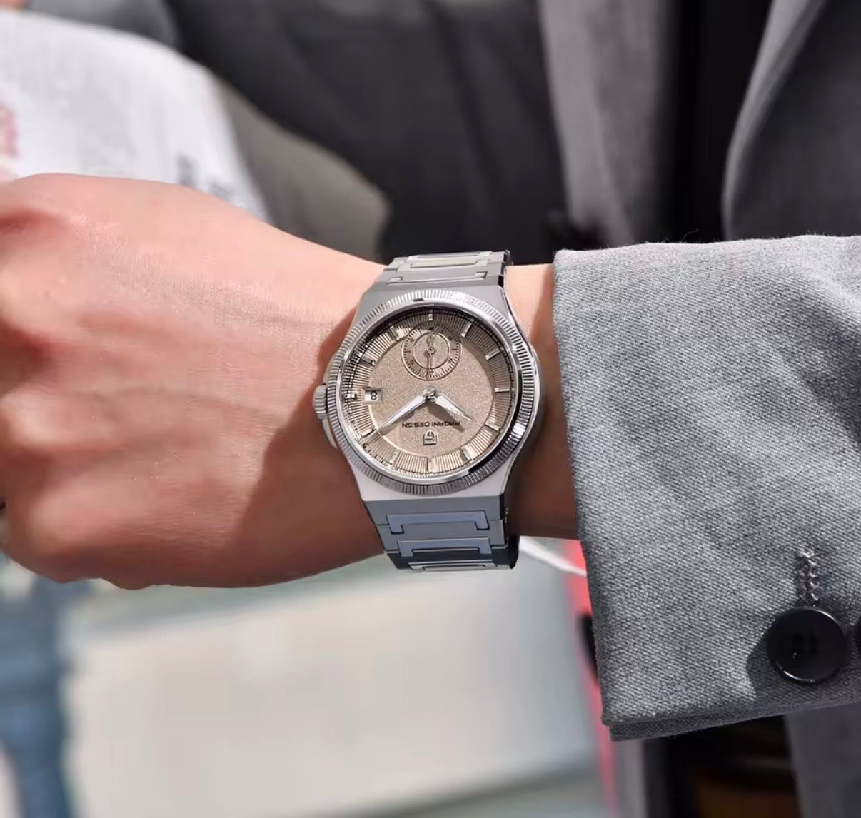 Pagani Design PD-YS029 automatic watch with black dial and two-tone rose gold jubilee bracelet on wrist