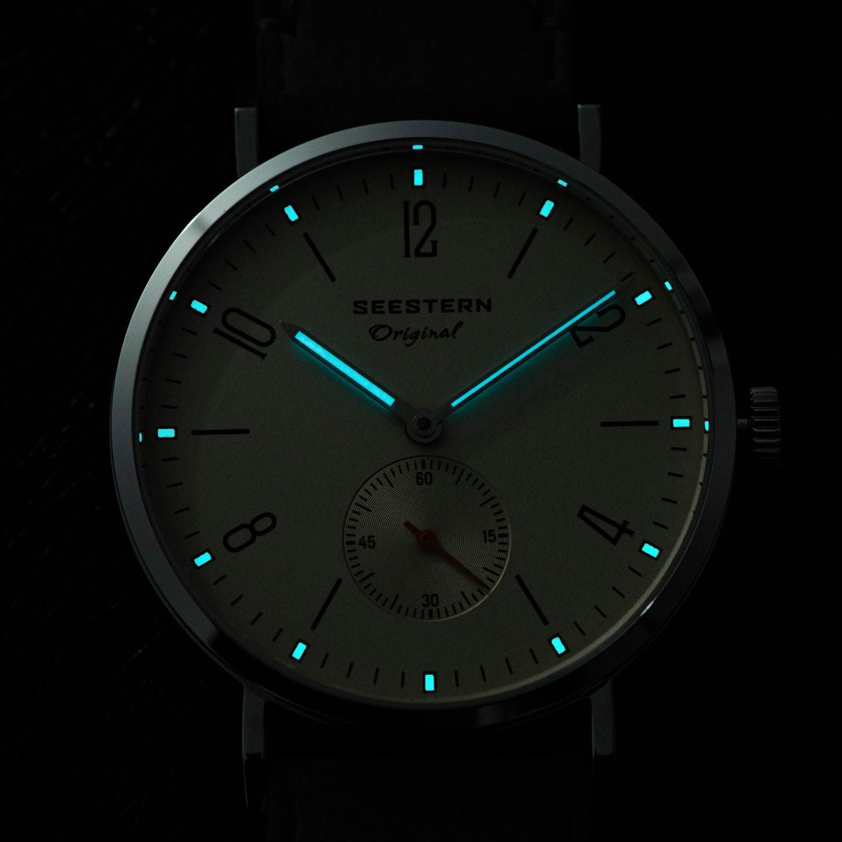 Seestern S382 lume shot, blue-green glowing hands and hour markers photographed in the dark