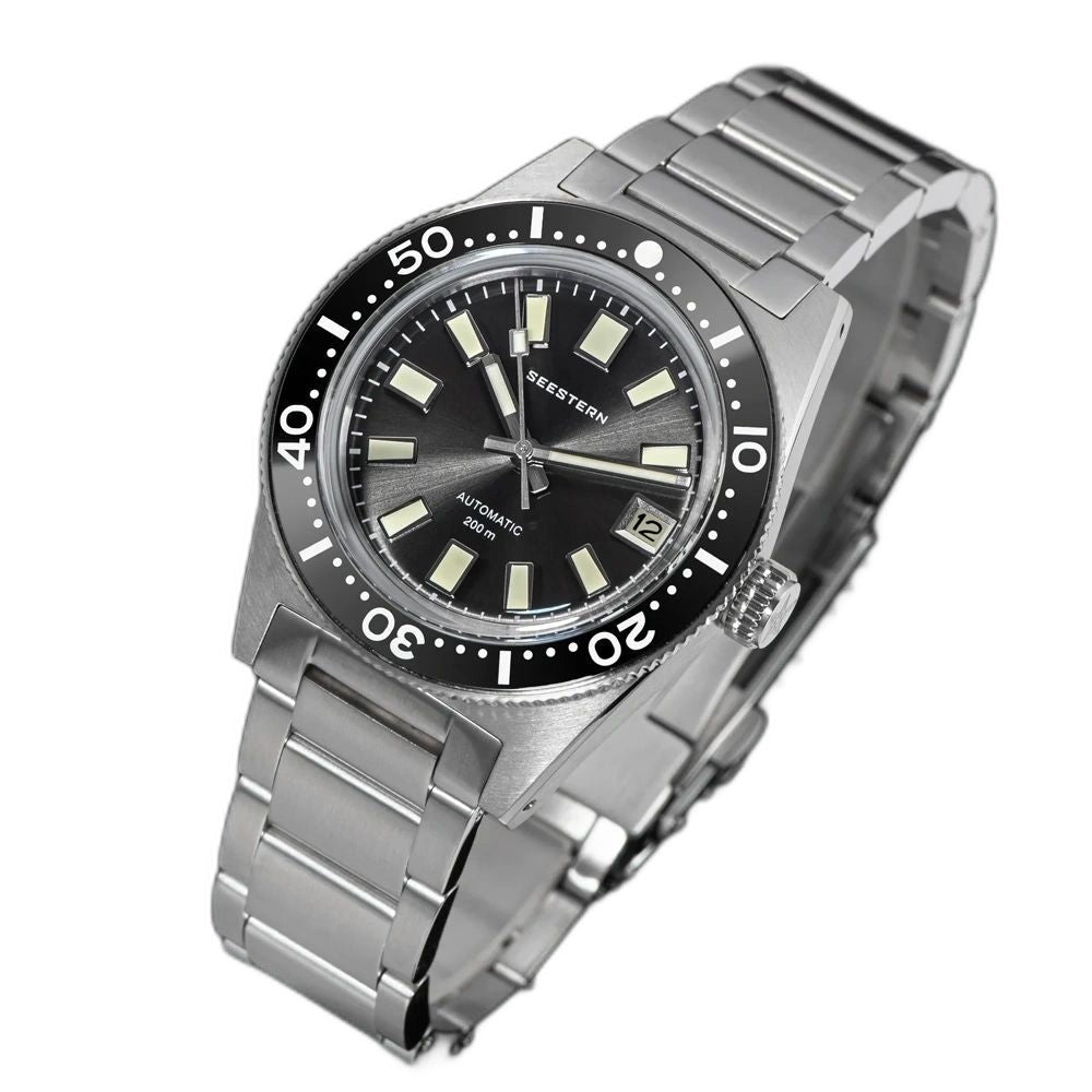 Seestern S404 automatic diver, grey sunburst dial, steel bracelet, three-quarter view