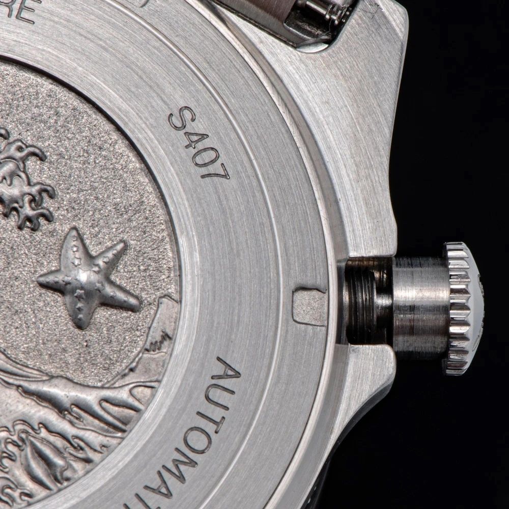 Seestern S407 caseback close-up showing Great Wave star engraving, model S407 and star crown
