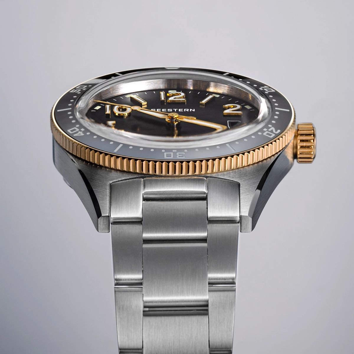 Seestern S434-2 black-and-gold skin diver side profile with gold bezel and gold screw crown