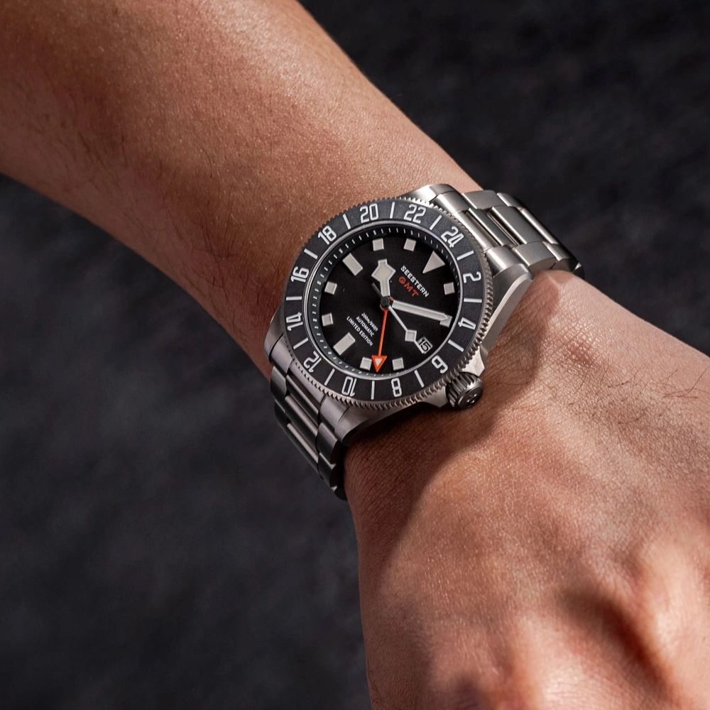 Seestern S462 titanium GMT black-dial diver worn on wrist with steel bracelet, close-up