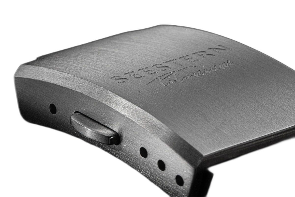 Seestern S462 titanium folding clasp engraved SEESTERN Titanium, brushed deployant buckle, close-up