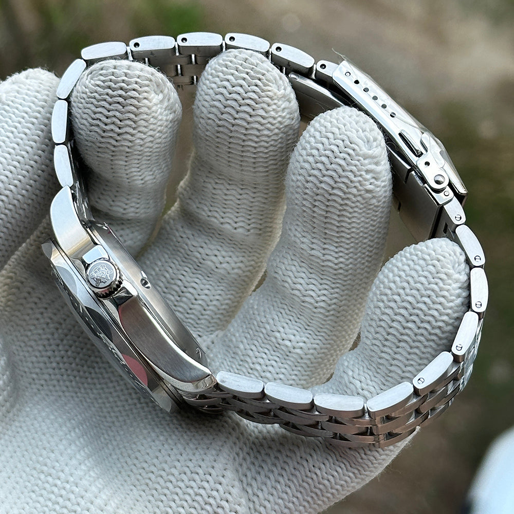 Stainless steel bracelet and clasp of the STEELDIVE SD1957L wrapped around a gloved hand