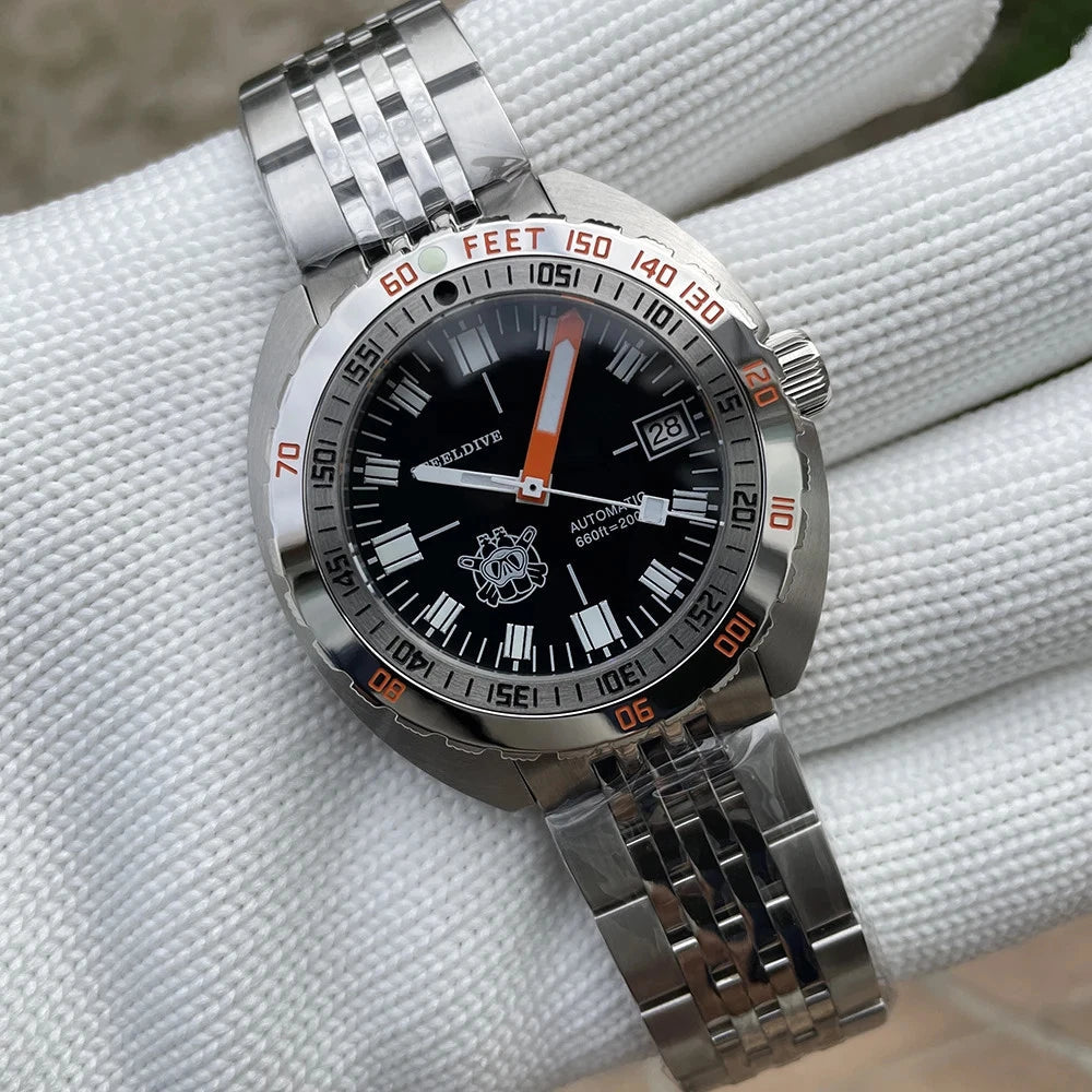 STEELDIVE SD1967 Homage Diver 43MM NH35 Automatic with black dial, detail view