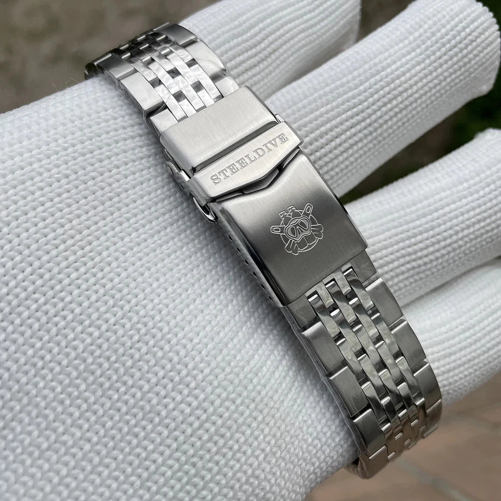 STEELDIVE SD1967 Homage Diver 43MM NH35 Automatic, lifestyle shot