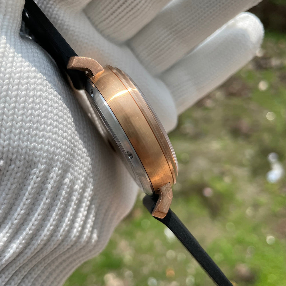 Steeldive SD1903S bronze case profile macro showing brushed bronze midcase, steel caseback and rubber strap