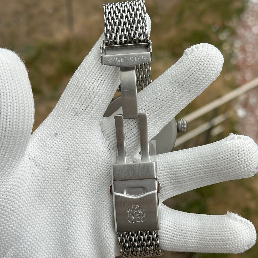 Steeldive SD1912 shark mesh bracelet brushed diver clasp with STEELDIVE logo engraving