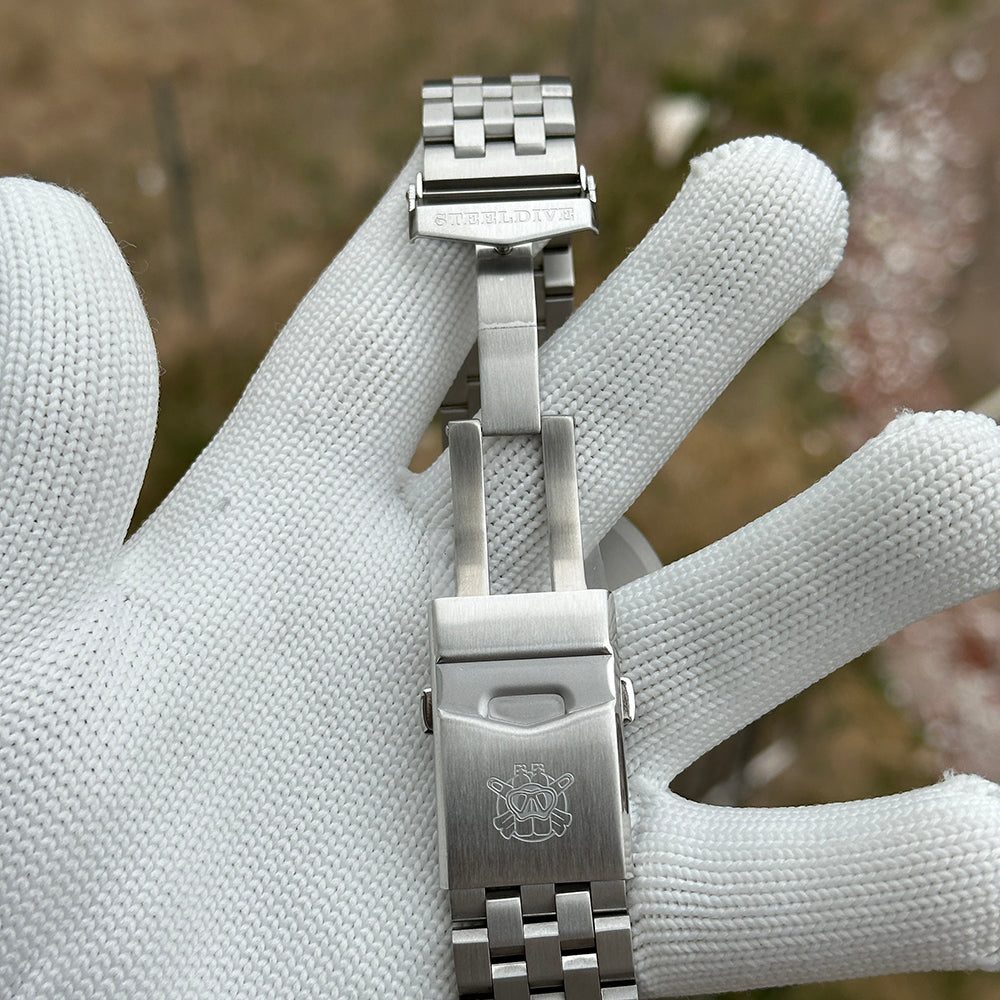 Steeldive SD1912 stainless steel oyster bracelet diver clasp with engraved STEELDIVE turtle logo
