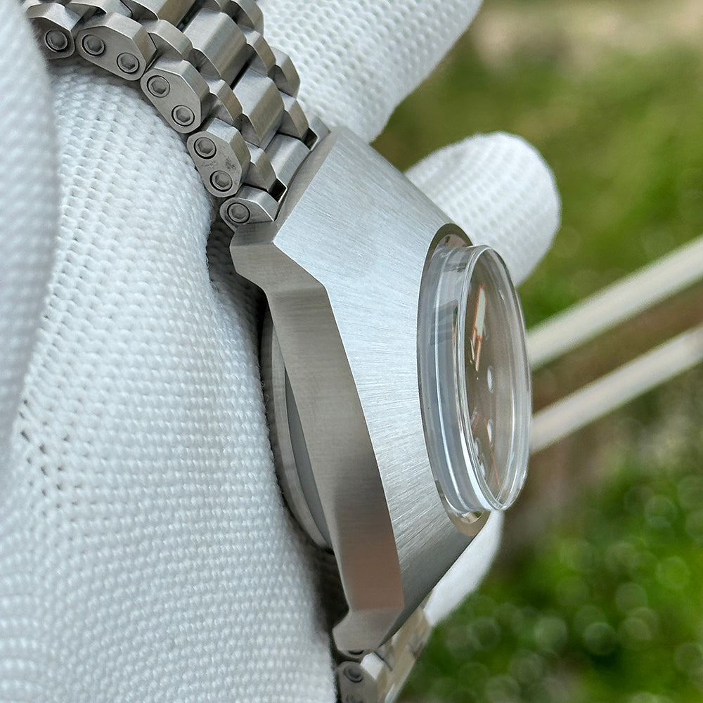 Steeldive SD1920 45mm brushed steel cushion case side profile with tank bracelet lug integration