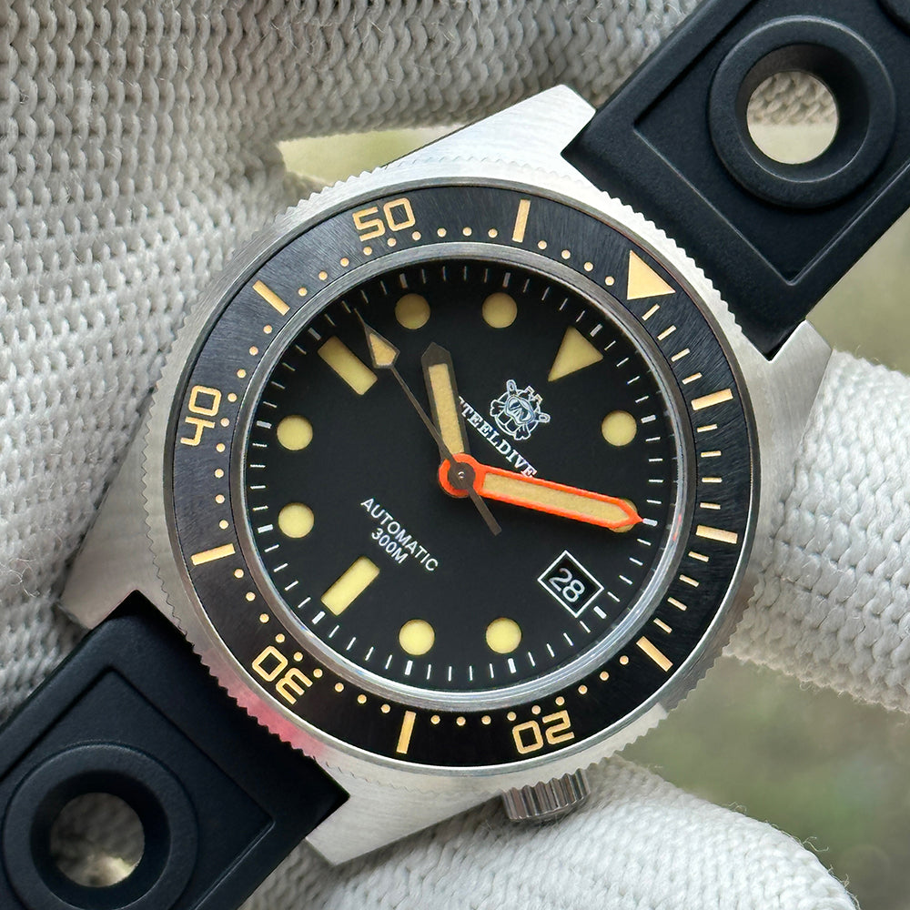 STEELDIVE SD1929V black dial on a black rally-style rubber strap, dial marked Automatic 300M