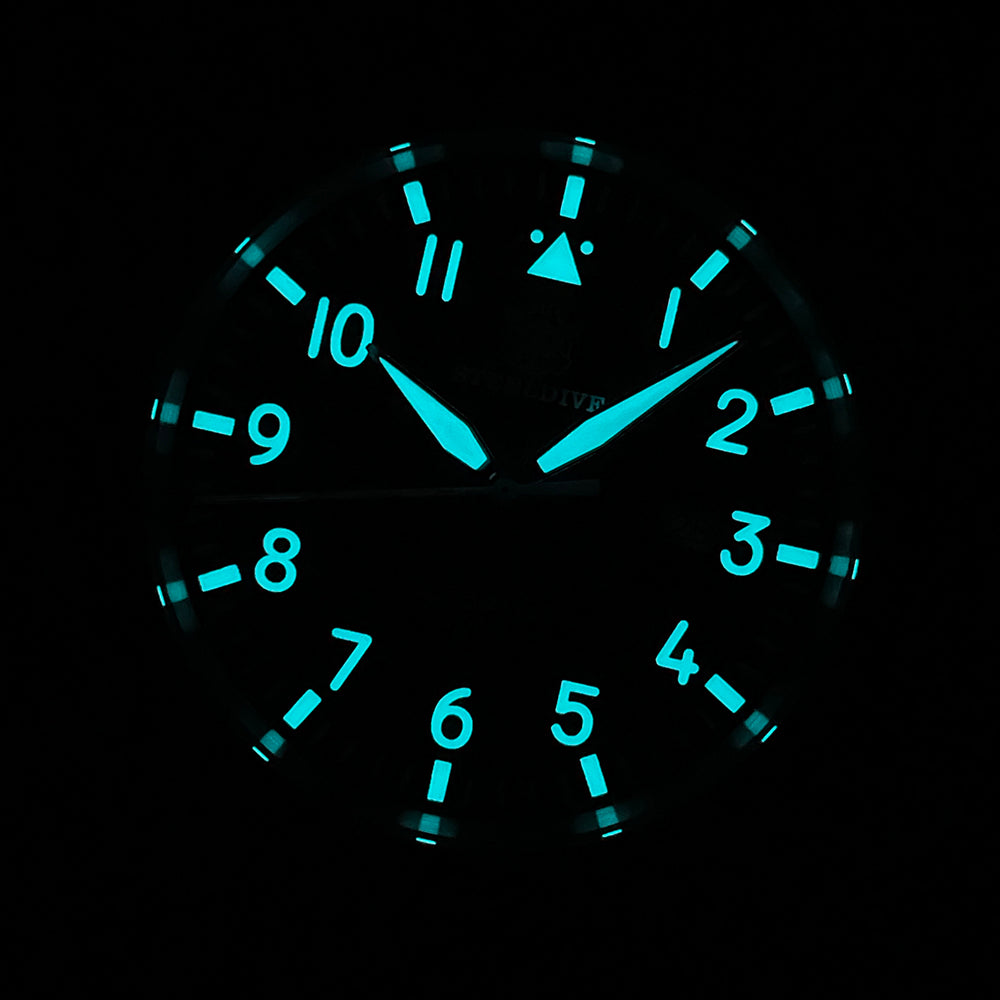 Steeldive SD1930 pilot dial glowing blue-green Super-LumiNova in the dark, lume shot of numerals and hands