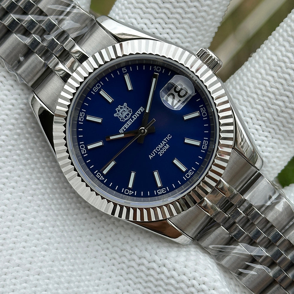 Steeldive SD1933 blue dial macro with fluted bezel, applied indices and date at three