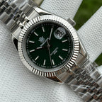 Steeldive SD1933 green dial macro showing sunburst finish, applied indices and date window