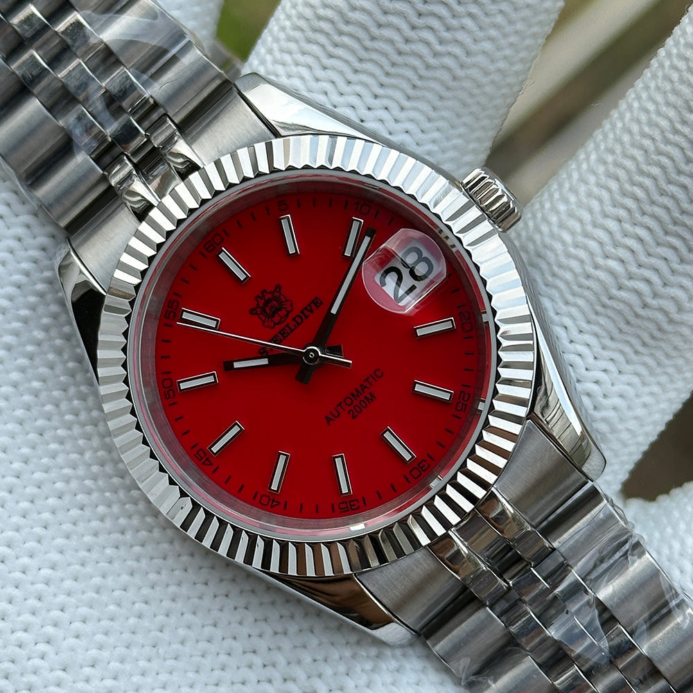 Steeldive SD1933 red dial macro with fluted steel bezel, applied indices and date window
