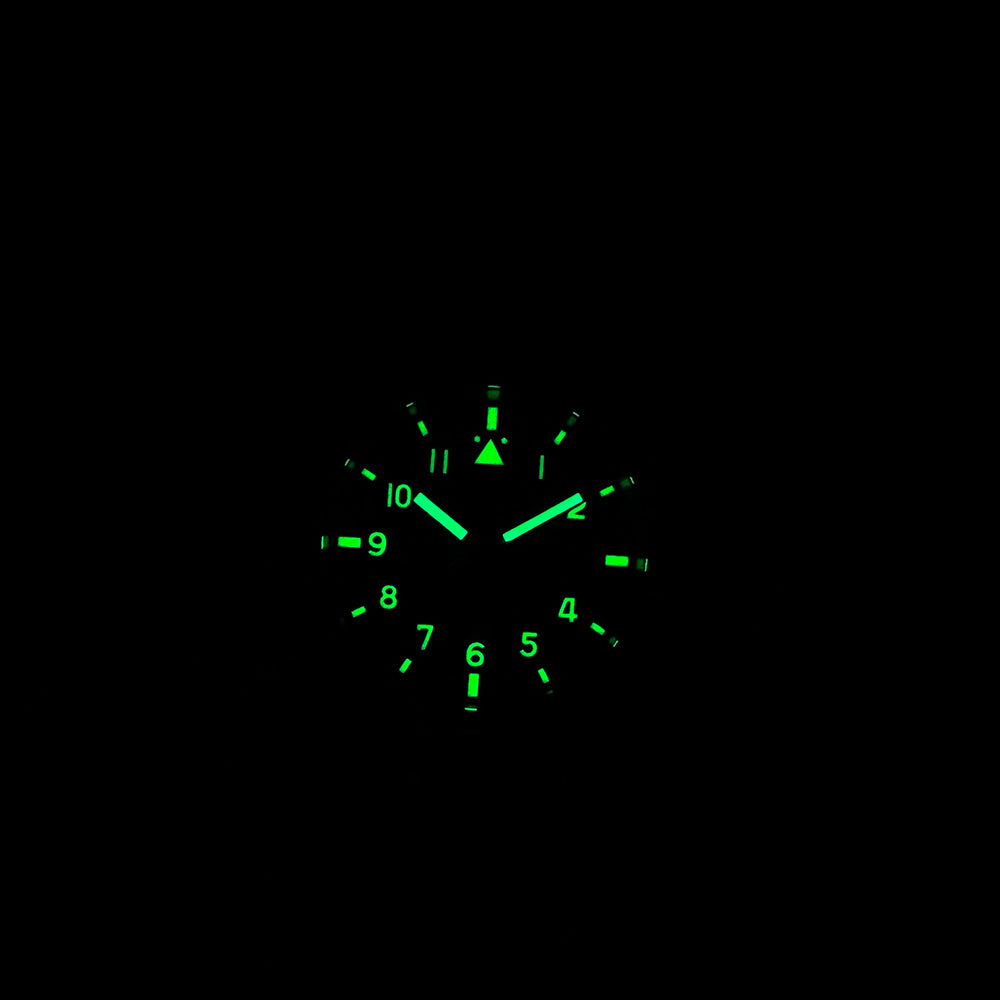 Steeldive SD1940 no-logo pilot watch lume shot showing green-glowing numerals and hands in darkness