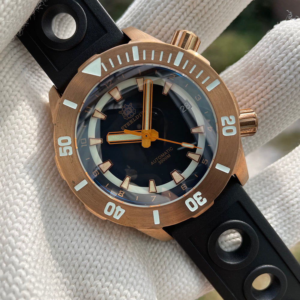 STEELDIVE SD1950S dive watch — variant 50S-HR stock photo